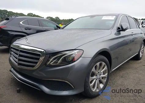 2017 Mercedes-Benz E 300 4Matic z USA, uszkodzony, nr VIN WDDZF4KB2HA142812